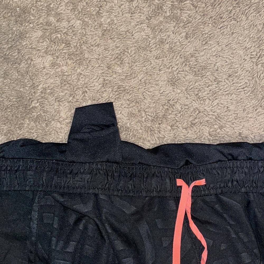 Black old navy athletic shorts with light grey pattern - Picture 4 of 4